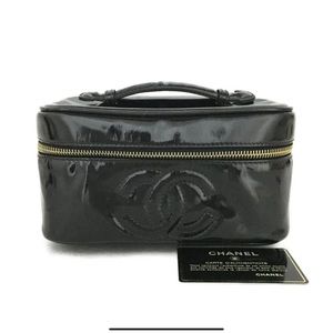 CHANEL CC Logo Enamel Patent Leather Cosmetics Vanity Hand Bag Black /4K0034